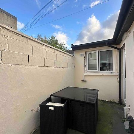 Private Cosy Studio - A1 Location Apartamento Dublin Exterior foto