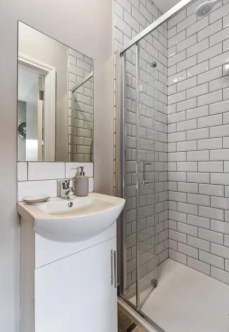 Private Cosy Studio - A1 Location Apartamento Dublin Exterior foto
