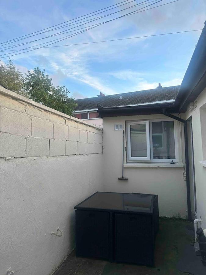 Private Cosy Studio - A1 Location Apartamento Dublin Exterior foto