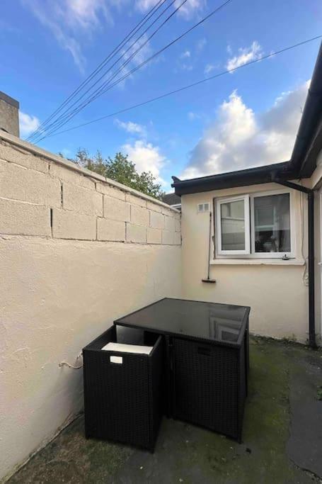 Private Cosy Studio - A1 Location Apartamento Dublin Exterior foto